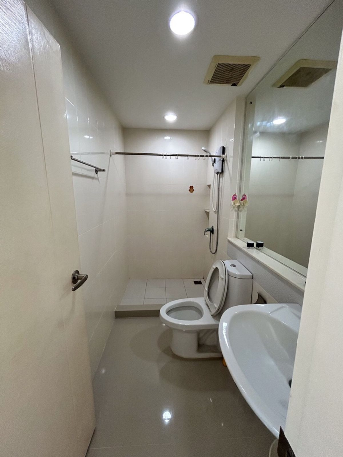 For RentTownhomeRattanathibet, Sanambinna : Townhome pets allowed, 3 floors, opposite Central Rattanathibet, 5 minutes walk to the BTS