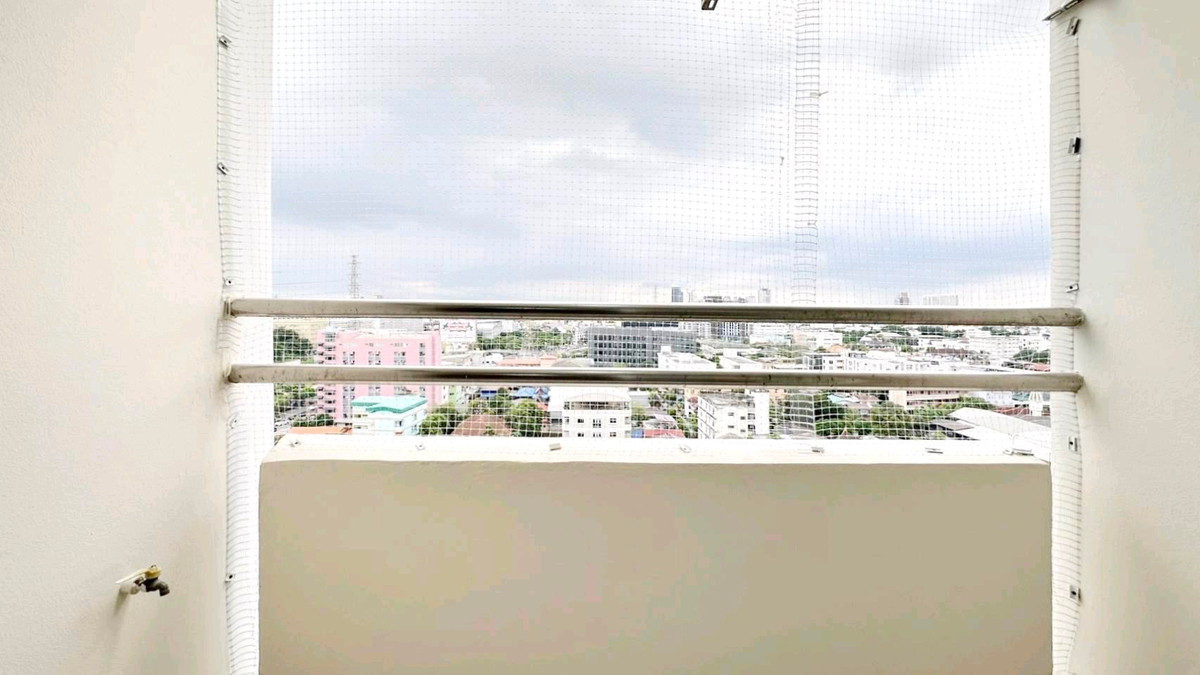 For SaleCondoPattanakan, Srinakarin : 🎀 Beautiful room, big room in the heart of development 🏙 Golden location !! & quot; Thaisarong & quot; Good price 🚅 Near Airport Link 🤗🤗