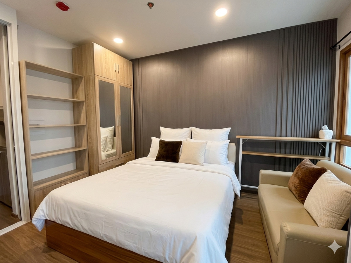 For RentCondoRamkhamhaeng, Hua Mak : 🔥 Condo for rent, The Living Ramkhamhaeng, Floor 17, Swimming Pool View, Full Dress !! 🔥