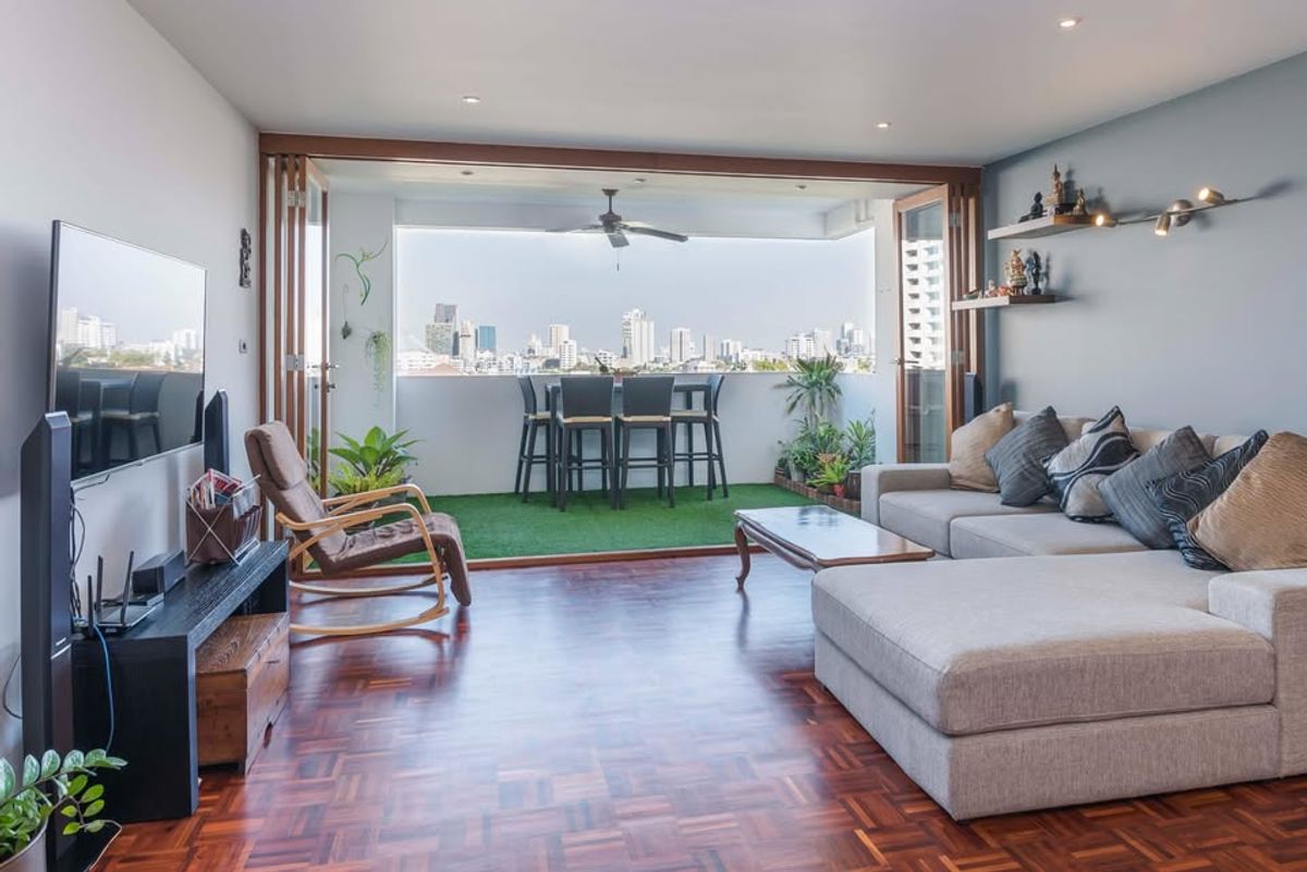 ให้เช่าคอนโดสุขุมวิท อโศก ทองหล่อ : มุม 3BR ที่ได้รับการปรับปรุงใหม่พร้อมการใช้ชีวิตแบบเปิดหายากใน Phrom Phong Sukhumvit 39