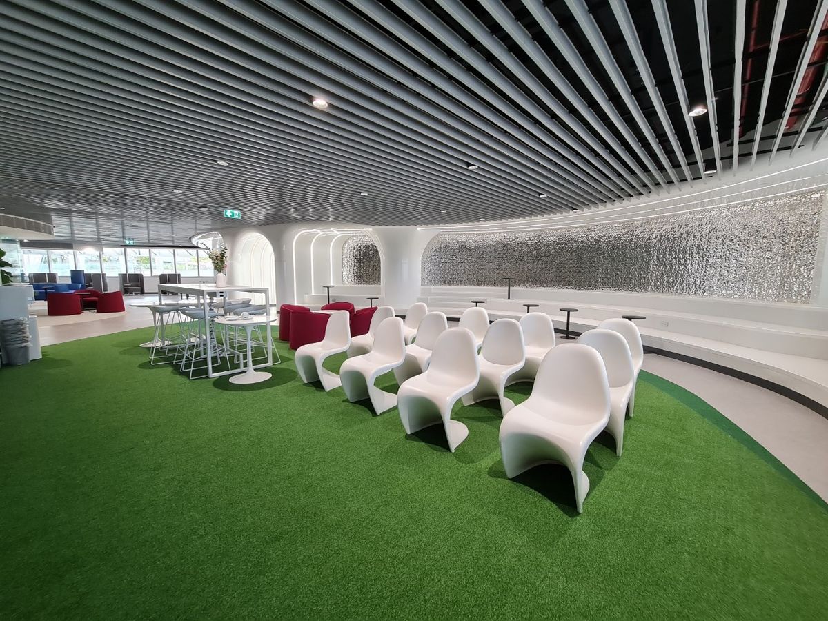 For RentOfficeVipawadee, Don Mueang, Lak Si : Line: @zimple_asset  Fully furnished office space for rent featuring modern-style decor and fully equipped with essential office furniture for immediate use.