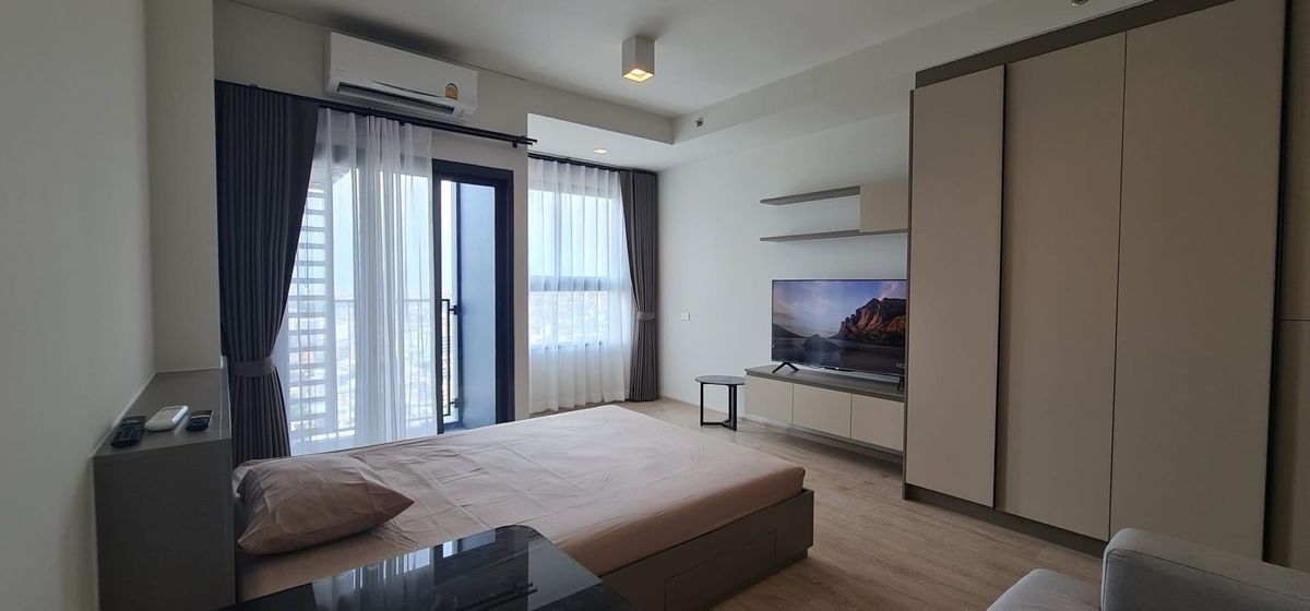 For RentCondoWongwianyai, Charoennakor : Ideo Condo Sathorn-Wongwian Yai Free for rent Very easy to travel next to BTS Wongwian Yai, 140 meters. Interested to say hello.