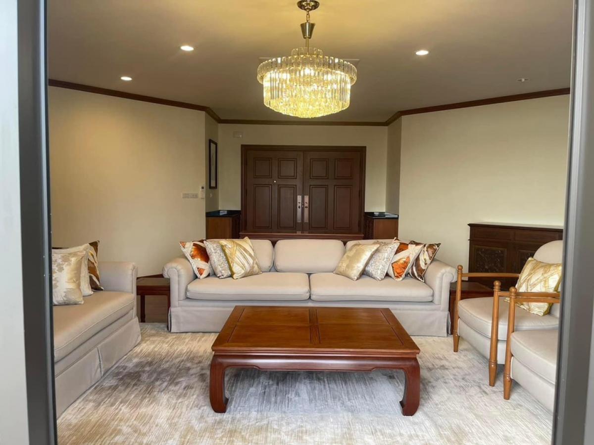 ให้เช่าคอนโดสุขุมวิท อโศก ทองหล่อ : คอนโดให้เช่าใกล้ BTS Phrompong 330 ตารางเมตร 3Beds 4Bath 1 ห้องแม่บ้านตกแต่งอย่างสมบูรณ์พร้อมที่จะย้ายเข้ามา