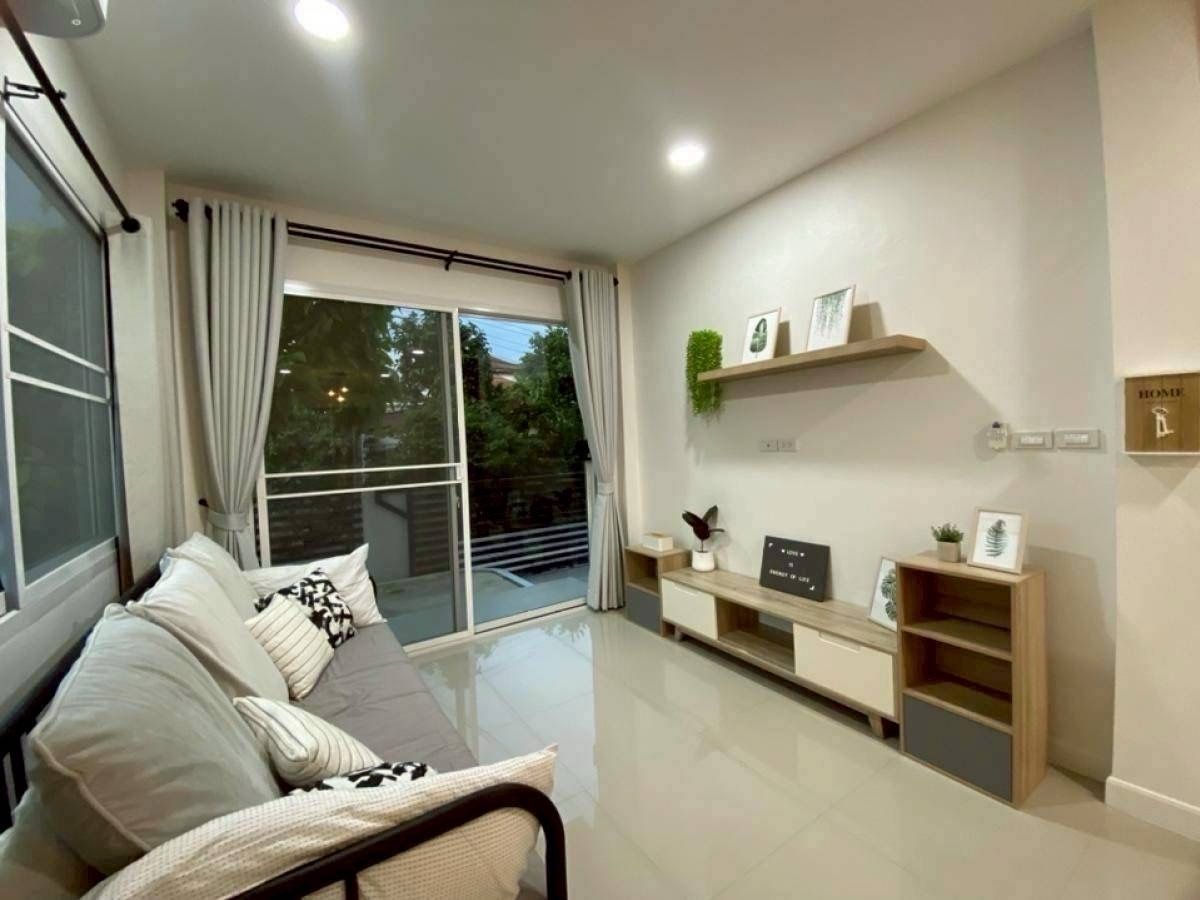 ให้เช่าทาวน์โฮมเกษตรศาสตร์ รัชโยธิน : ให้เช่าบ้าน Townhouse ซอยรัชดา 42 🏡🎉🎊聯排別墅出租，拉差達 42 巷 
