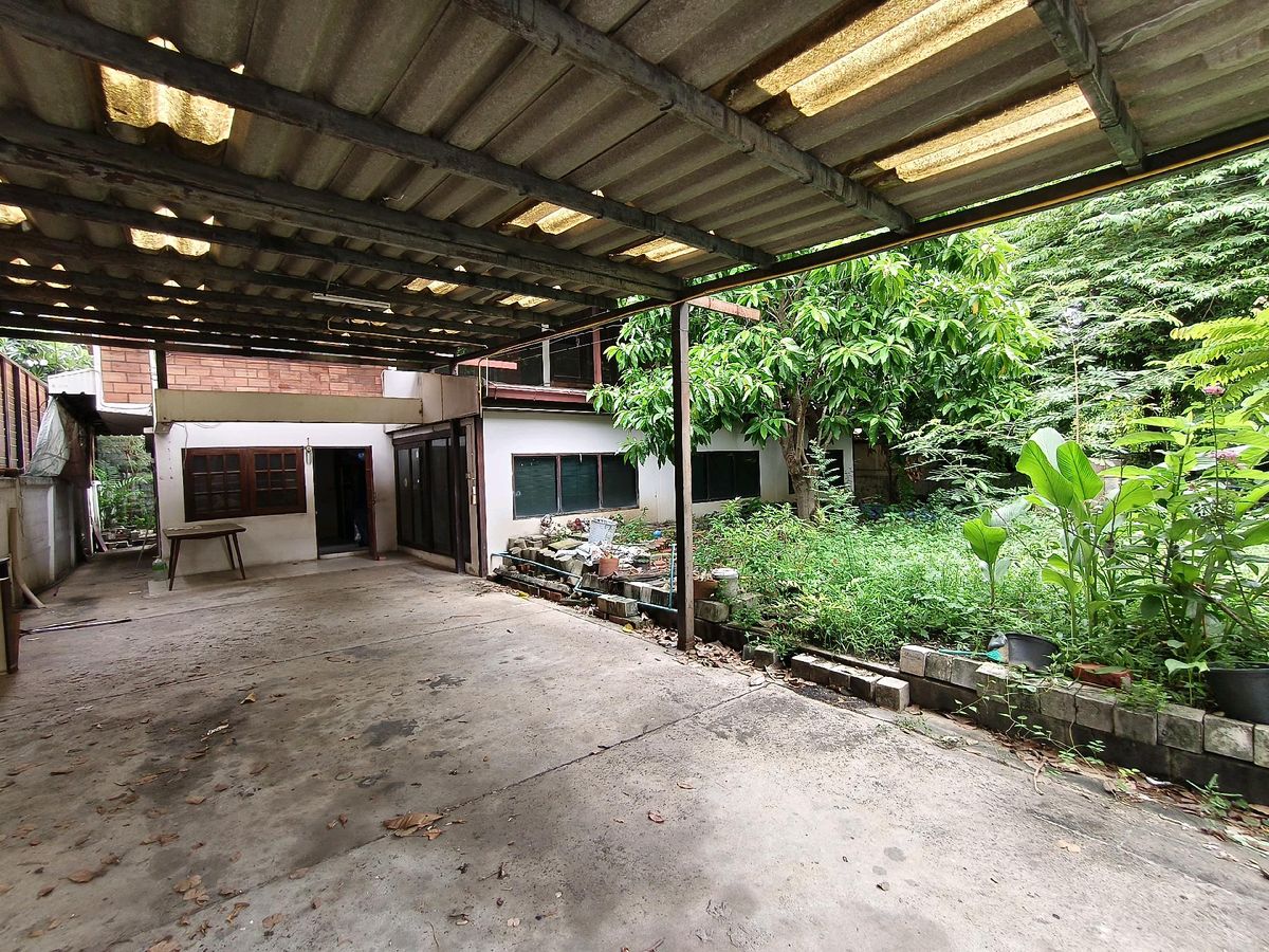 LandSukhumvit, Asoke, Thonglor : Land for rent with 1 house, 1 rai, Sukhumvit area, very good location