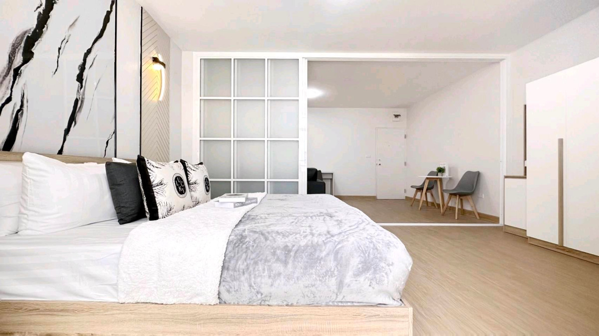 For SaleCondoPattanakan, Srinakarin : 🎀 Beautiful room, big room in the heart of development 🏙 Golden location !! & quot; Thaisarong & quot; Good price 🚅 Near Airport Link 🤗🤗