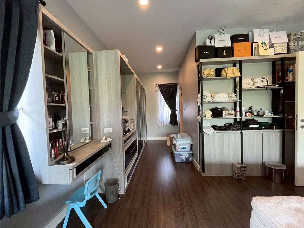 For SaleHousePathum Thani,Rangsit, Thammasat : 📌 Luxury Large Single House for Sale in Burasiri Rangsit, Corner Plot, 90 sq.wah (360 sqm), 4 Bedrooms, 5 Bathrooms, 1 Maid’s Room. Special Price: Only 10.5 Million Baht! (from original 11.7 MB)