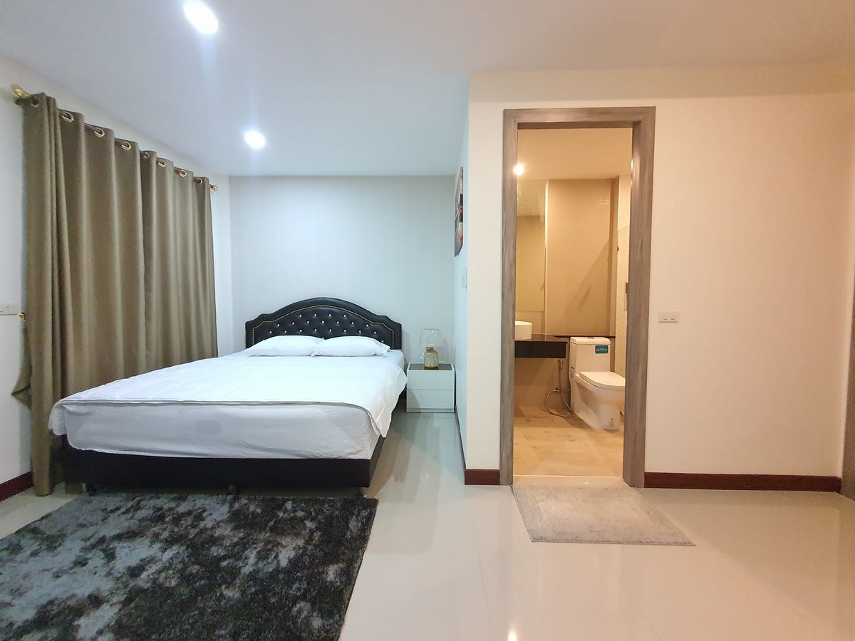 ขายบ้านพัทยา บางแสน ชลบุรี สัตหีบ : For sale, 3-storey modern pool villa, ready to move in (S05-3798)