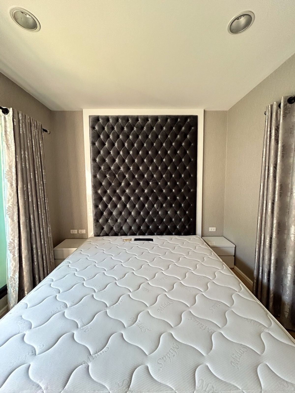 For RentTownhomeRattanathibet, Sanambinna : Townhome pets allowed, 3 floors, opposite Central Rattanathibet, 5 minutes walk to the BTS