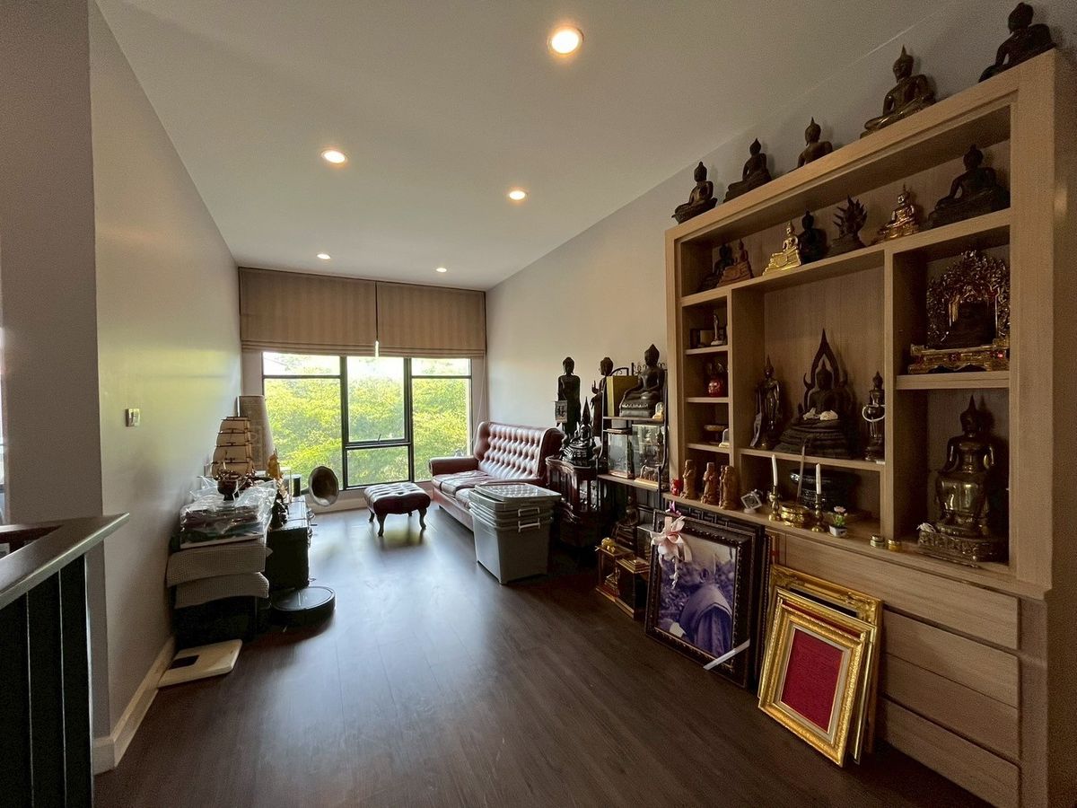 For SaleHousePathum Thani,Rangsit, Thammasat : 📌 Luxury Large Single House for Sale in Burasiri Rangsit, Corner Plot, 90 sq.wah (360 sqm), 4 Bedrooms, 5 Bathrooms, 1 Maid’s Room. Special Price: Only 10.5 Million Baht! (from original 11.7 MB)