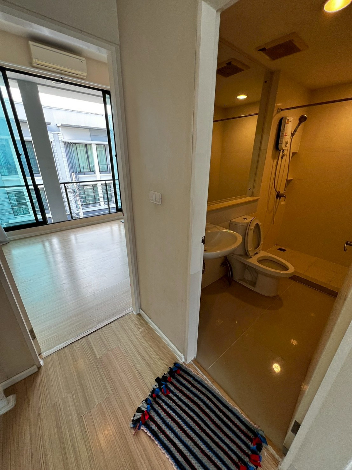 For RentTownhomeRattanathibet, Sanambinna : Townhome pets allowed, 3 floors, opposite Central Rattanathibet, 5 minutes walk to the BTS