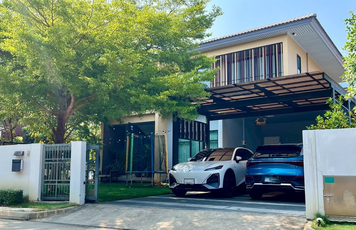 ขายบ้านปทุมธานี รังสิต ธรรมศาสตร์ : 📌ขายบ้านเดี่ยวขนาดใหญ่หรูหรา หมู่บ้าน บุราสิริ รังสิต แปลงมุม 90ตรวา. 4ห้องนอน 5ห้องน้ำ 1ห้องแม่บ้าน ราคาขาย 11.7 ลบ. ลดพิเศษเหลือเพียง 10.5 ล้านบาทเท่านั้น!!