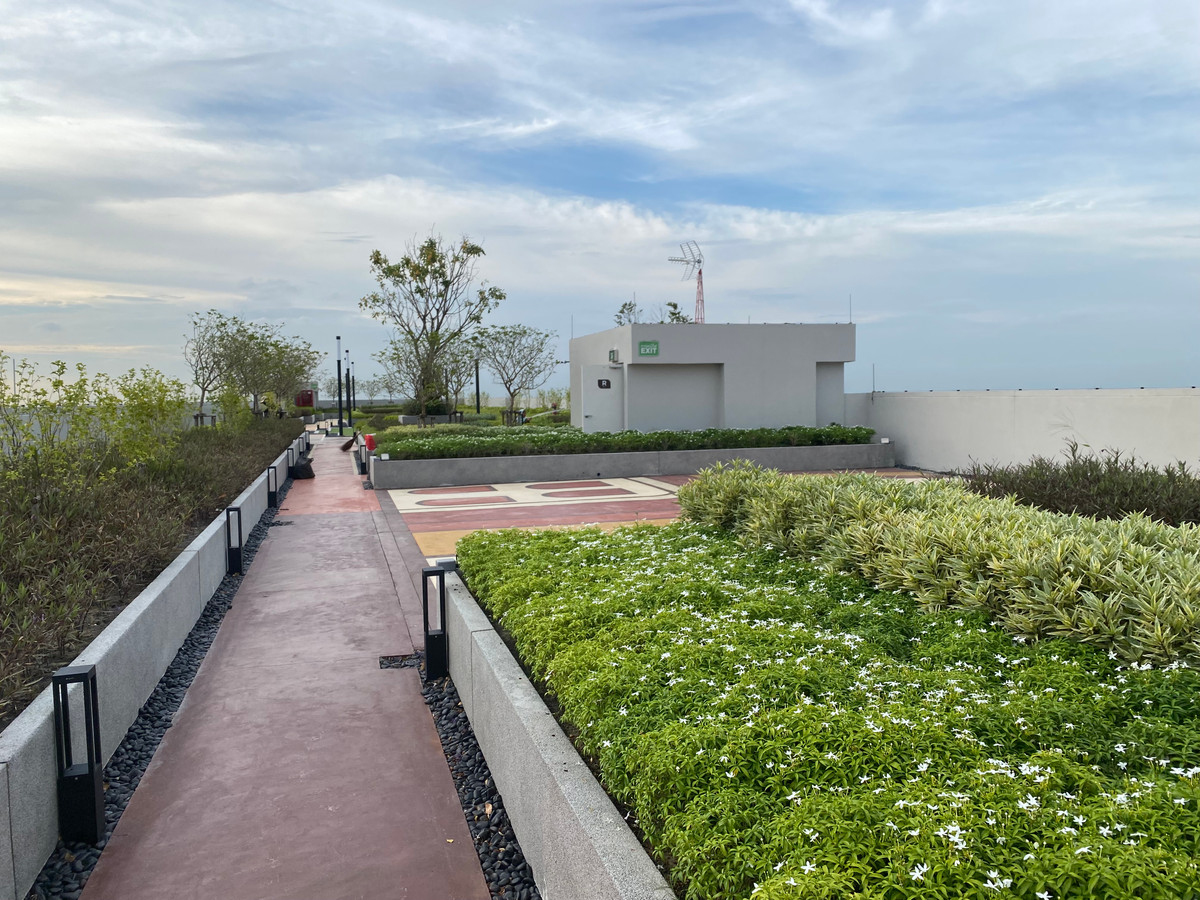 For RentCondoRamkhamhaeng, Hua Mak : 🔥 Condo for rent, The Living Ramkhamhaeng, Floor 17, Swimming Pool View, Full Dress !! 🔥