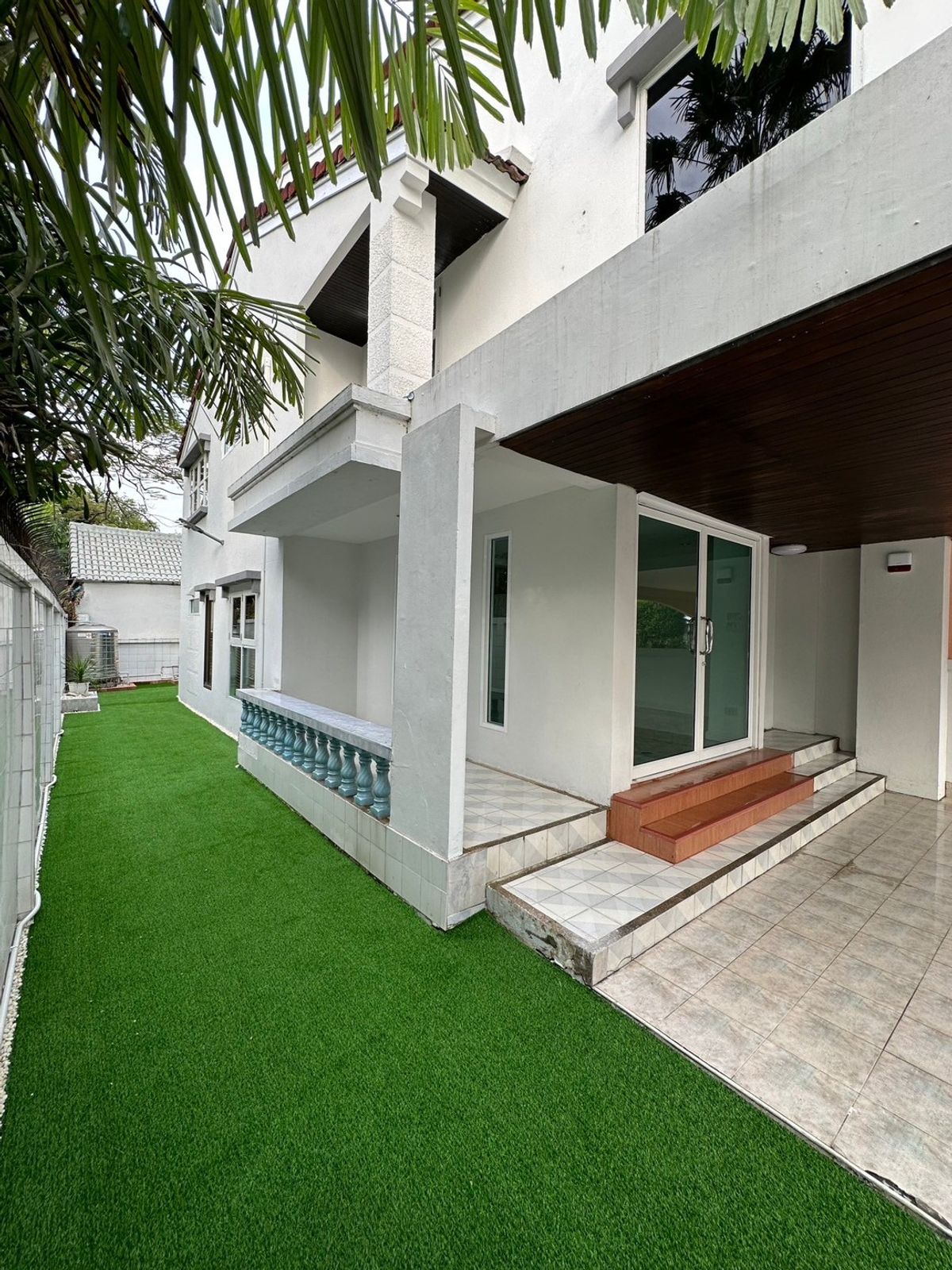 For RentTownhomeNonthaburi, Bang Yai, Bangbuathong : Townhouse, corner house, 4 bedrooms, 3 bathrooms at Soi Ratchadaphisek 26, Beautiful house