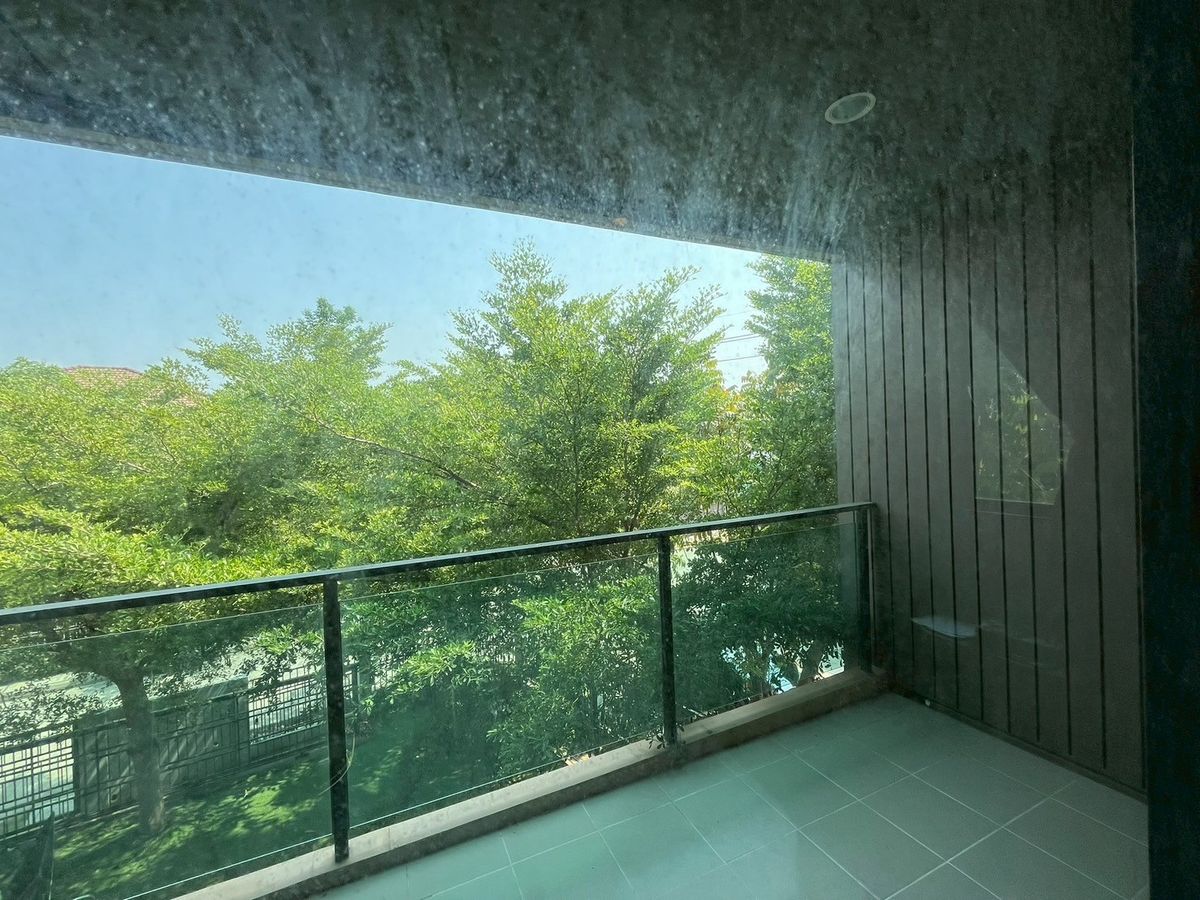 For SaleHousePathum Thani,Rangsit, Thammasat : 📌 Luxury Large Single House for Sale in Burasiri Rangsit, Corner Plot, 90 sq.wah (360 sqm), 4 Bedrooms, 5 Bathrooms, 1 Maid’s Room. Special Price: Only 10.5 Million Baht! (from original 11.7 MB)