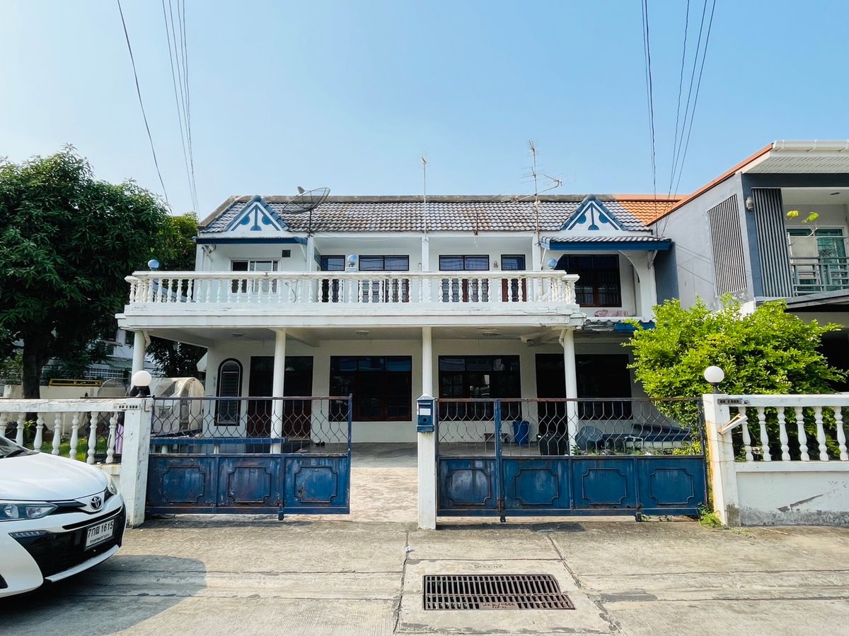 ขายทาวน์โฮมลาดพร้าว เซ็นทรัลลาดพร้าว : ขายทาวน์เฮ้าส์ 2 หลังมุมเชื่อมต่อกัน ทำเลดี ลาดพร้าว 41 