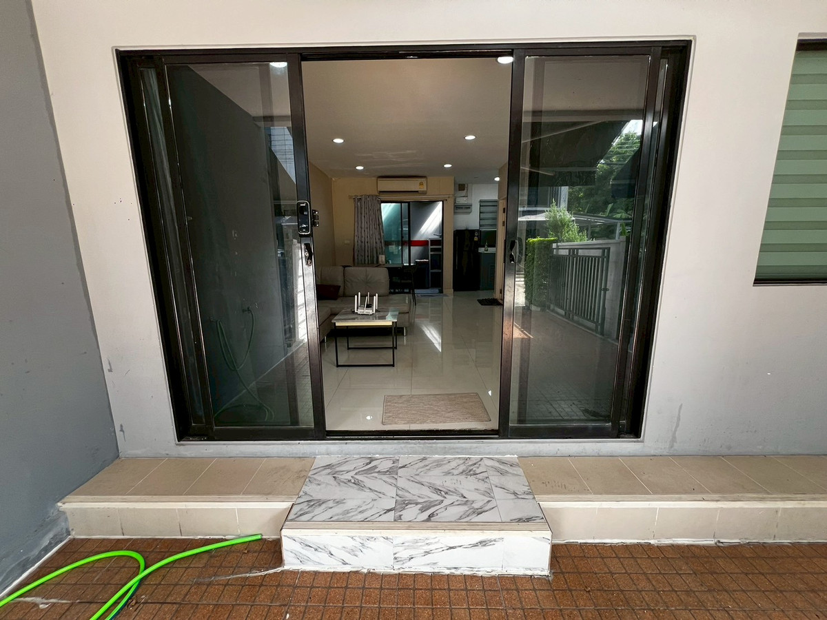 For RentTownhomeRattanathibet, Sanambinna : Townhome pets allowed, 3 floors, opposite Central Rattanathibet, 5 minutes walk to the BTS