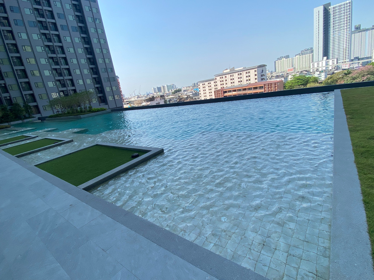 For RentCondoRamkhamhaeng, Hua Mak : 🔥 Condo for rent, The Living Ramkhamhaeng, Floor 17, Swimming Pool View, Full Dress !! 🔥