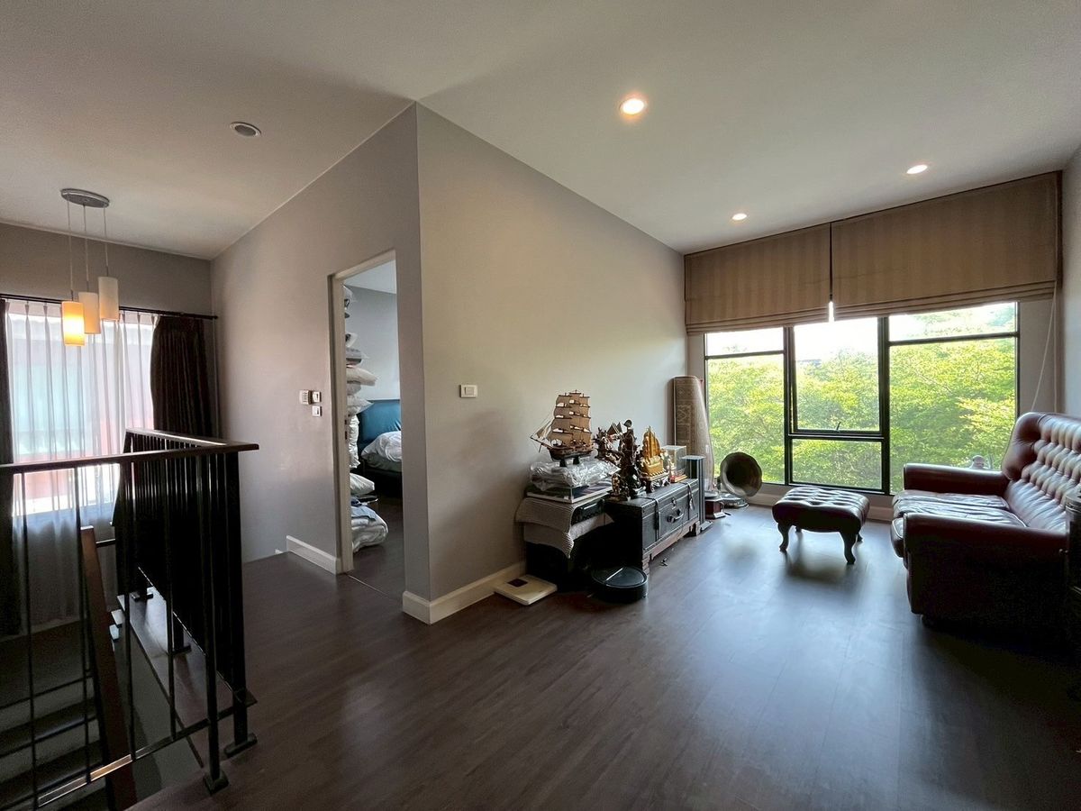 For SaleHousePathum Thani,Rangsit, Thammasat : 📌 Luxury Large Single House for Sale in Burasiri Rangsit, Corner Plot, 90 sq.wah (360 sqm), 4 Bedrooms, 5 Bathrooms, 1 Maid’s Room. Special Price: Only 10.5 Million Baht! (from original 11.7 MB)