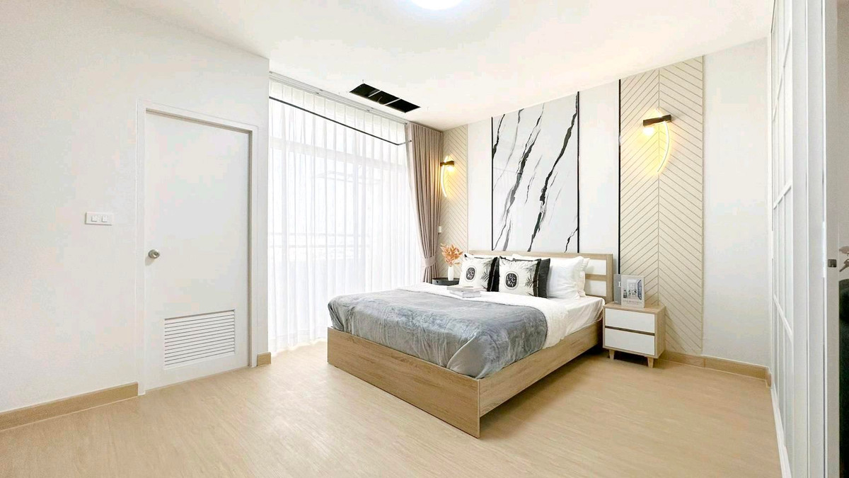 For SaleCondoPattanakan, Srinakarin : 🎀 Beautiful room, big room in the heart of development 🏙 Golden location !! & quot; Thaisarong & quot; Good price 🚅 Near Airport Link 🤗🤗