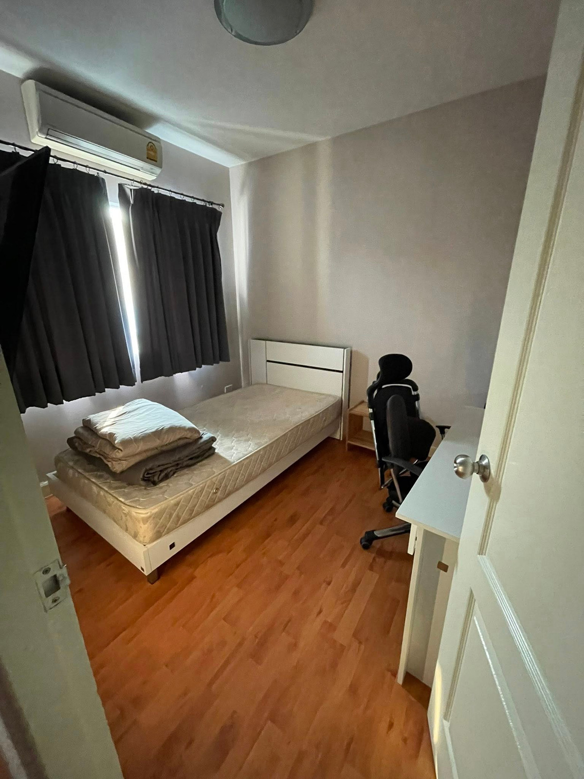 For RentTownhomeRama5, Ratchapruek, Bangkruai : Townhome behind The Walk, less than 5 minutes walk. 4 bedrooms, fully furnished.