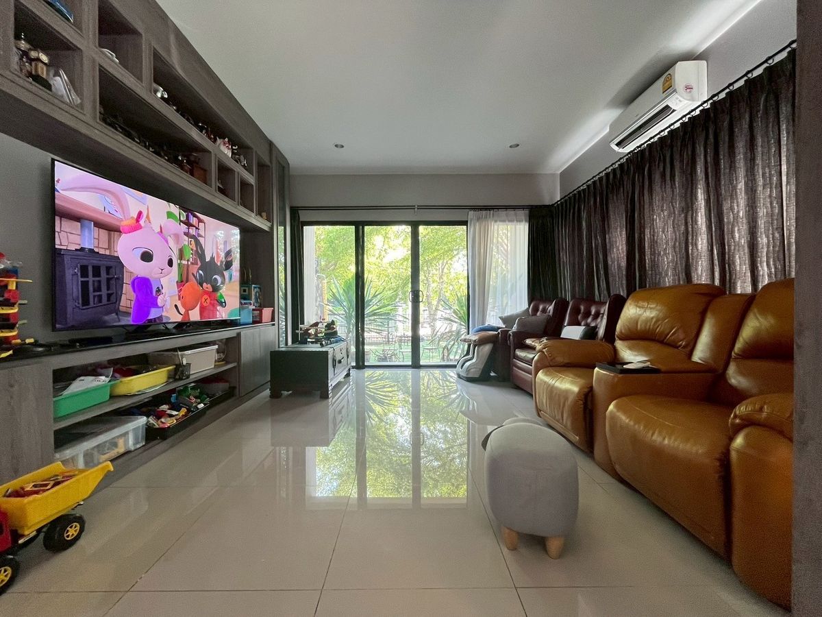 For SaleHousePathum Thani,Rangsit, Thammasat : 📌 Luxury Large Single House for Sale in Burasiri Rangsit, Corner Plot, 90 sq.wah (360 sqm), 4 Bedrooms, 5 Bathrooms, 1 Maid’s Room. Special Price: Only 10.5 Million Baht! (from original 11.7 MB)