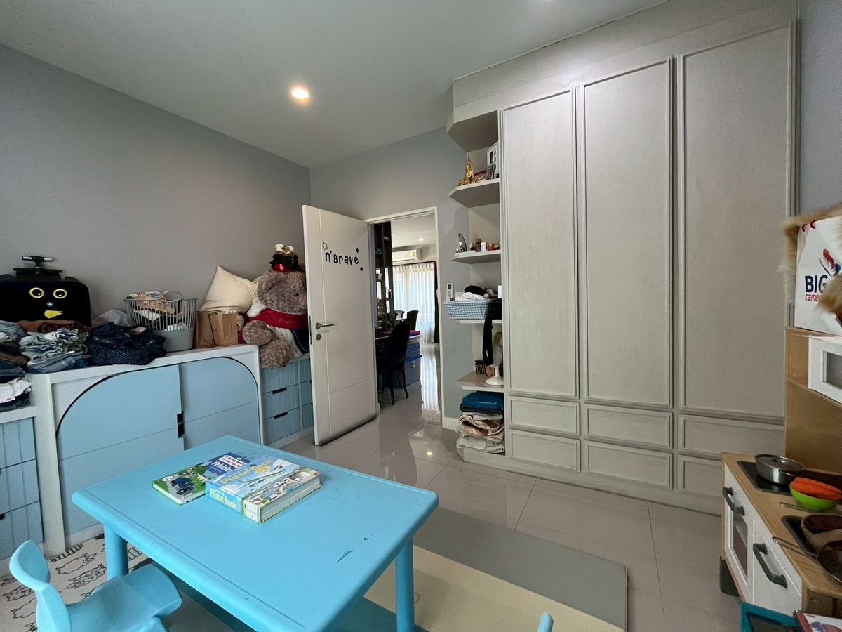 For SaleHousePathum Thani,Rangsit, Thammasat : 📌 Luxury Large Single House for Sale in Burasiri Rangsit, Corner Plot, 90 sq.wah (360 sqm), 4 Bedrooms, 5 Bathrooms, 1 Maid’s Room. Special Price: Only 10.5 Million Baht! (from original 11.7 MB)