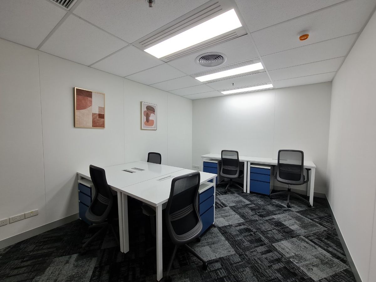 For RentOfficeVipawadee, Don Mueang, Lak Si : Line: @zimple_asset  Fully furnished office space for rent featuring modern-style decor and fully equipped with essential office furniture for immediate use.