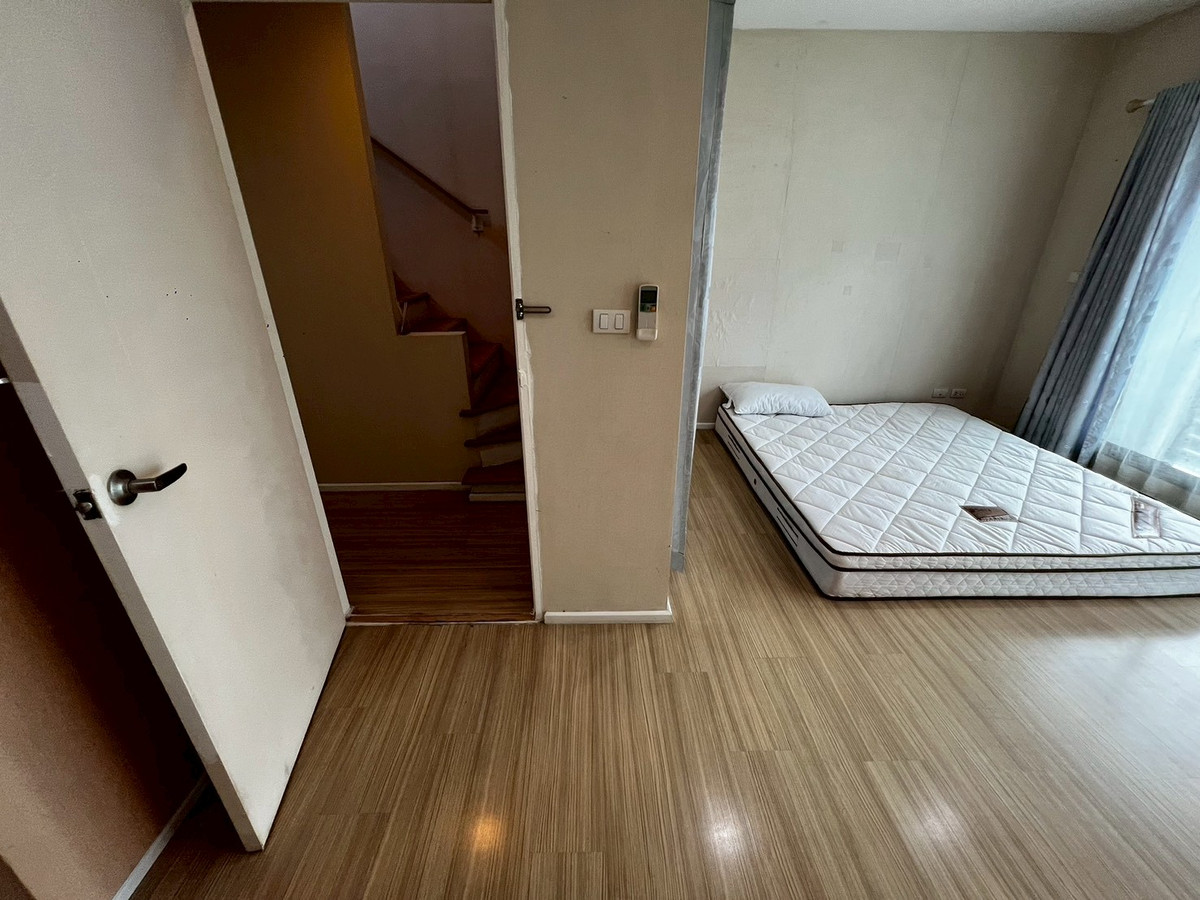 For RentTownhomeRattanathibet, Sanambinna : Townhome pets allowed, 3 floors, opposite Central Rattanathibet, 5 minutes walk to the BTS