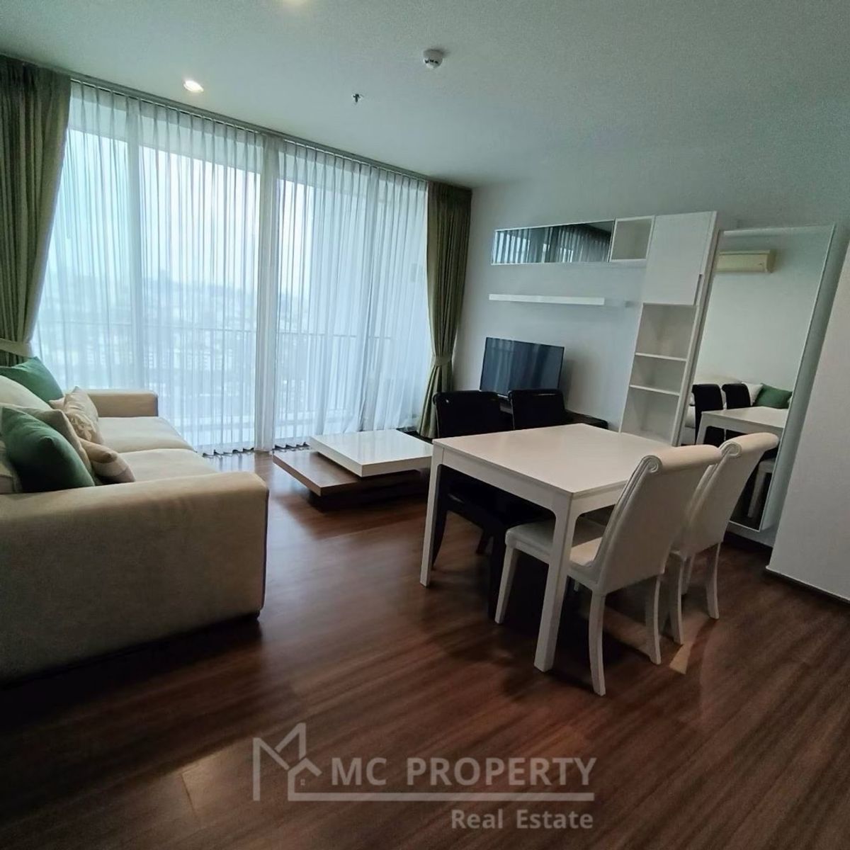 ขายคอนโดลาดพร้าว เซ็นทรัลลาดพร้าว : Issara Ladprao 1 ห้องนอน 53sqm ขายเพียง 5.5MB โปรดติดต่อ 0816878954