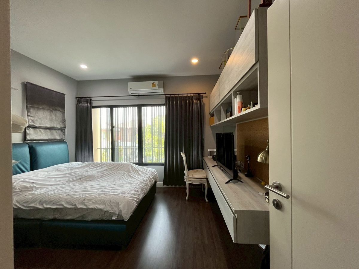 For SaleHousePathum Thani,Rangsit, Thammasat : 📌 Luxury Large Single House for Sale in Burasiri Rangsit, Corner Plot, 90 sq.wah (360 sqm), 4 Bedrooms, 5 Bathrooms, 1 Maid’s Room. Special Price: Only 10.5 Million Baht! (from original 11.7 MB)