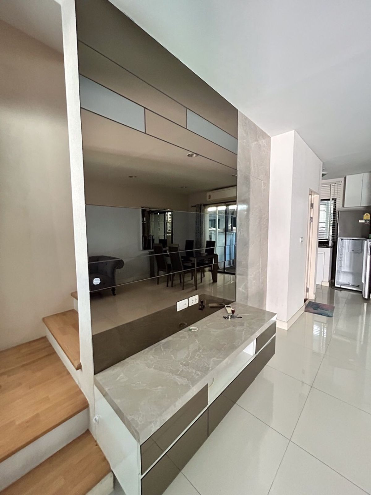 For RentTownhomeRattanathibet, Sanambinna : Townhome pets allowed, 3 floors, opposite Central Rattanathibet, 5 minutes walk to the BTS