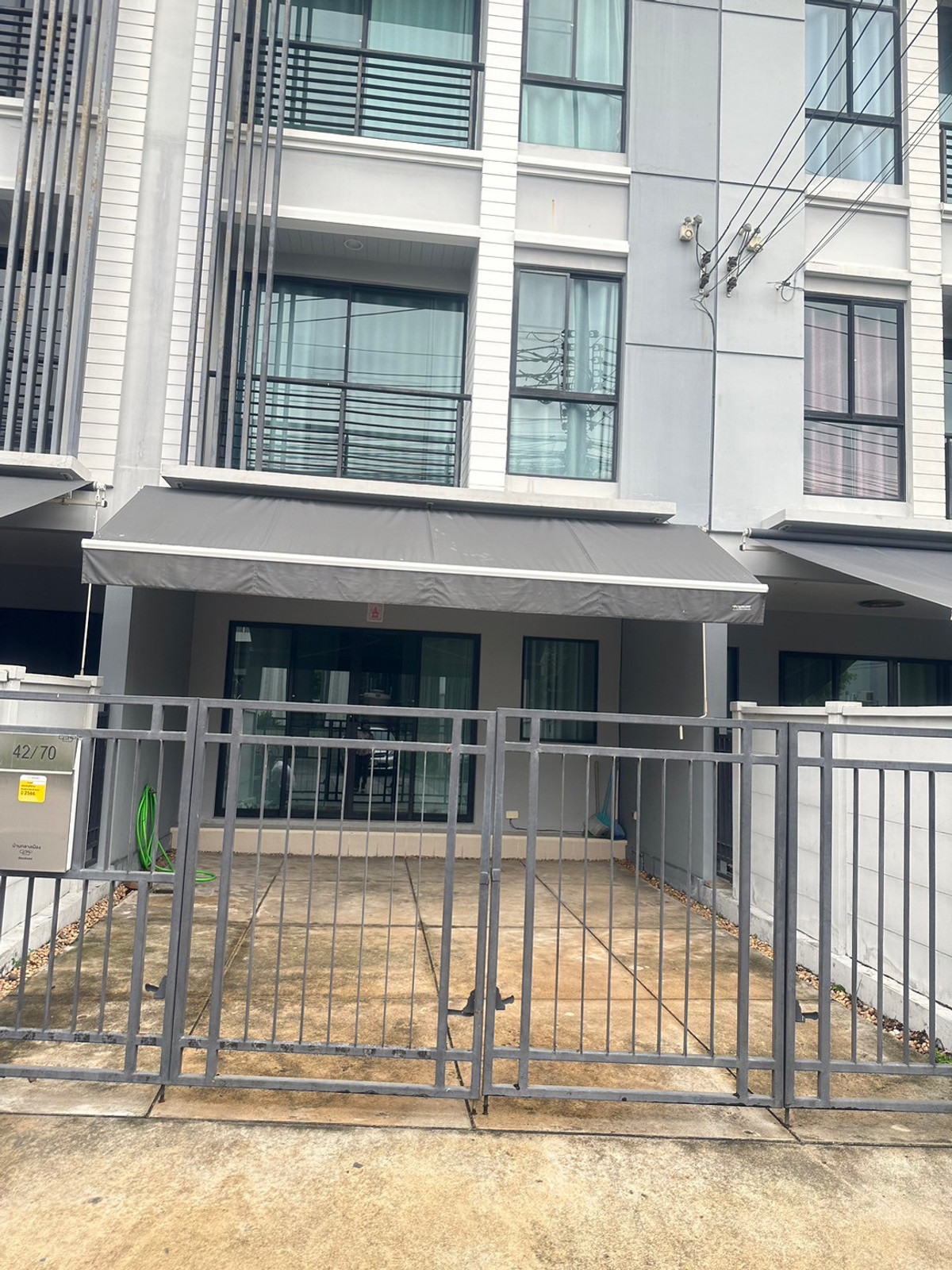 For RentTownhomeRattanathibet, Sanambinna : Townhome pets allowed, 3 floors, opposite Central Rattanathibet, 5 minutes walk to the BTS