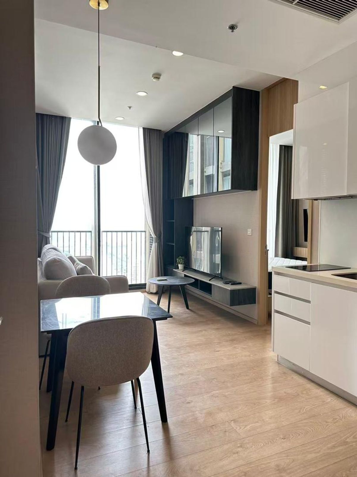 ให้เช่าคอนโดสุขุมวิท อโศก ทองหล่อ : 1-Br Condo at Noble Be Sukhumvit 19 near BTS Nana For Rent