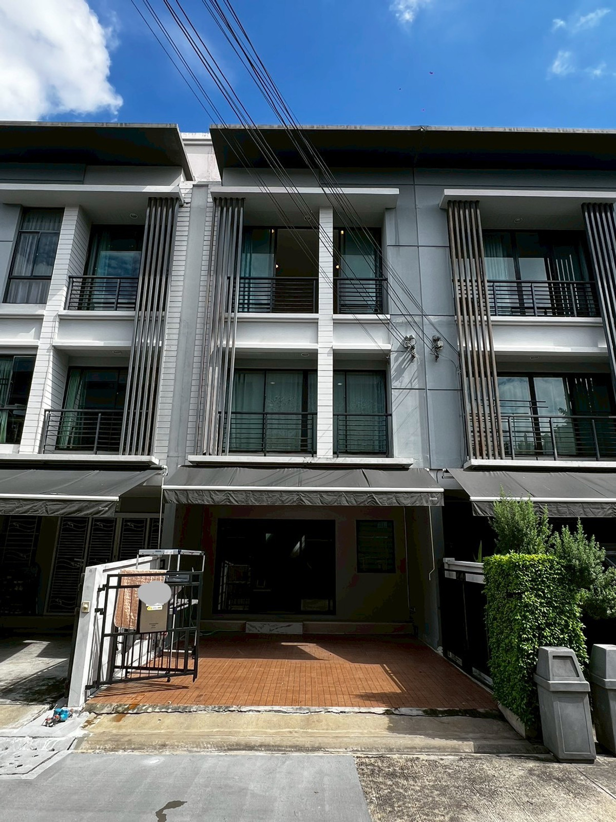 For RentTownhomeRattanathibet, Sanambinna : Townhome pets allowed, 3 floors, opposite Central Rattanathibet, 5 minutes walk to the BTS