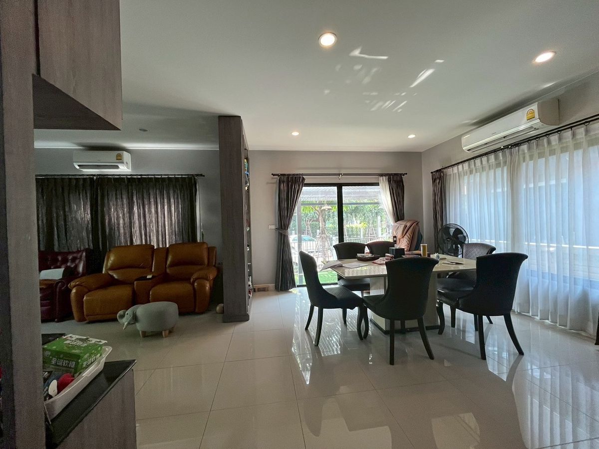 For SaleHousePathum Thani,Rangsit, Thammasat : 📌 Luxury Large Single House for Sale in Burasiri Rangsit, Corner Plot, 90 sq.wah (360 sqm), 4 Bedrooms, 5 Bathrooms, 1 Maid’s Room. Special Price: Only 10.5 Million Baht! (from original 11.7 MB)