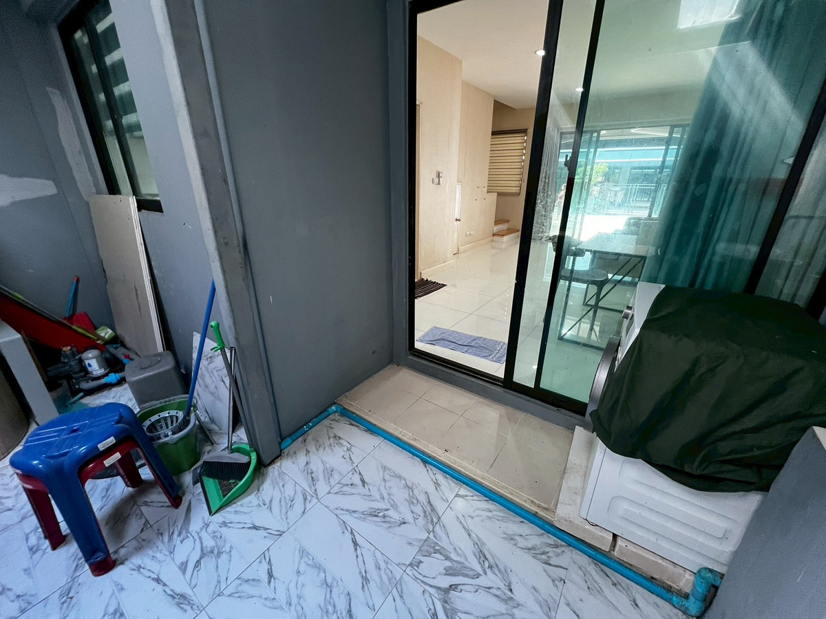 For RentTownhomeRattanathibet, Sanambinna : Townhome pets allowed, 3 floors, opposite Central Rattanathibet, 5 minutes walk to the BTS