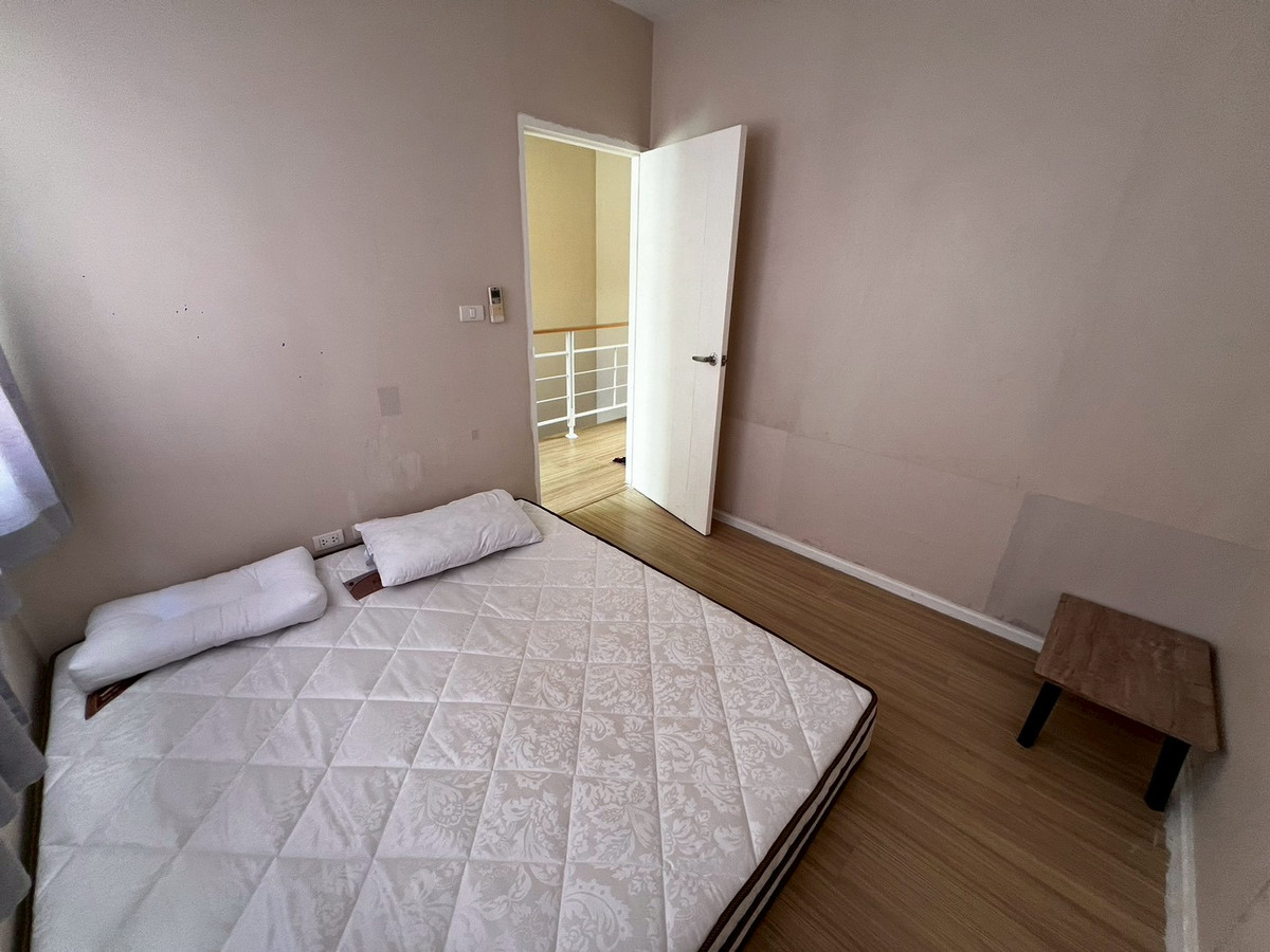 For RentTownhomeRattanathibet, Sanambinna : Townhome pets allowed, 3 floors, opposite Central Rattanathibet, 5 minutes walk to the BTS