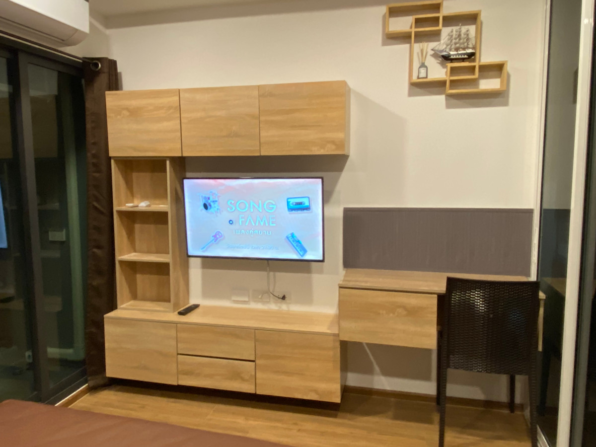 For RentCondoRamkhamhaeng, Hua Mak : 🔥 Condo for rent, The Living Ramkhamhaeng, Floor 17, Swimming Pool View, Full Dress !! 🔥