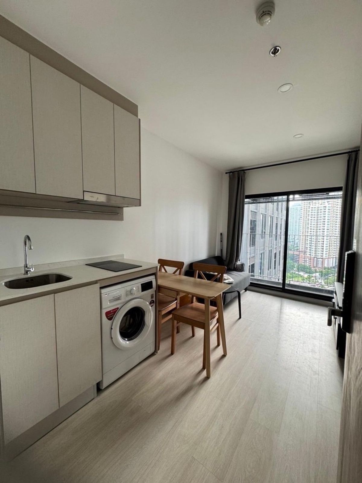 ให้เช่าคอนโดสาทร นราธิวาส : 🔥Available now 1BR near Bts Chongnonsi 🔥 