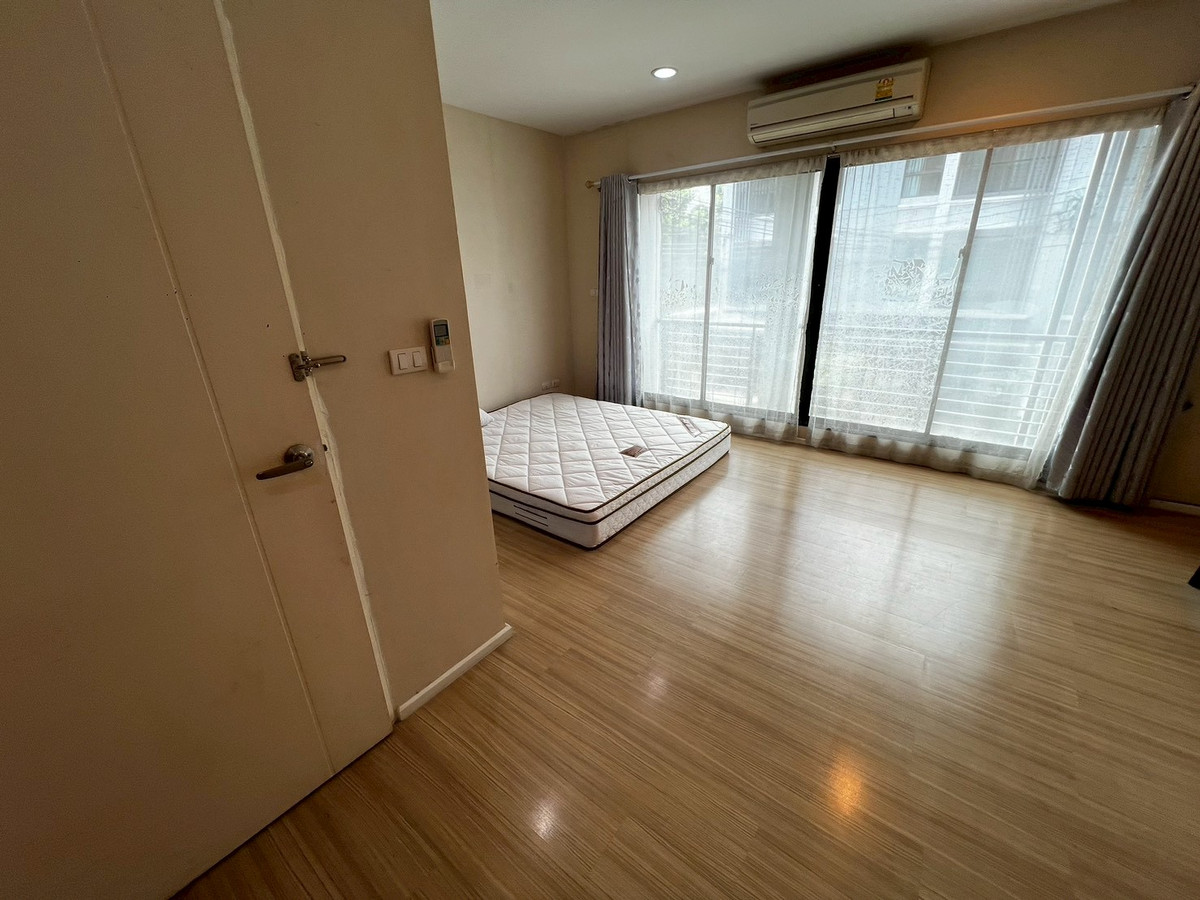 For RentTownhomeRattanathibet, Sanambinna : Townhome pets allowed, 3 floors, opposite Central Rattanathibet, 5 minutes walk to the BTS