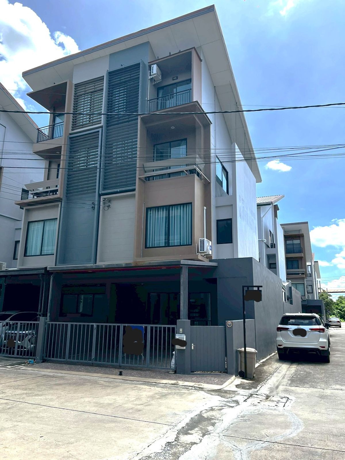 For RentTownhomeRama5, Ratchapruek, Bangkruai : Townhome, corner house, good quality tiled floor, next to Lotus North Ratchaphruek, 3 bedrooms, 3 bathrooms, beautiful built-in