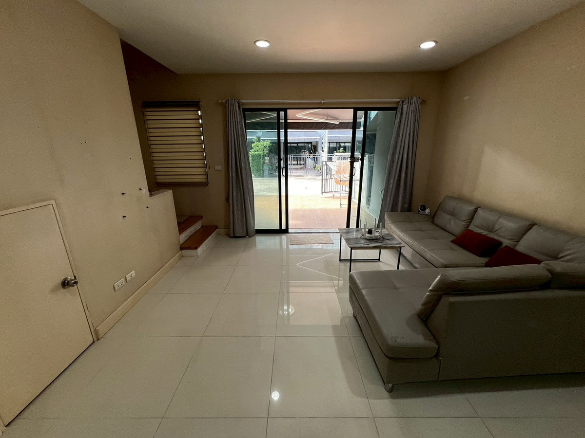 For RentTownhomeRattanathibet, Sanambinna : Townhome pets allowed, 3 floors, opposite Central Rattanathibet, 5 minutes walk to the BTS