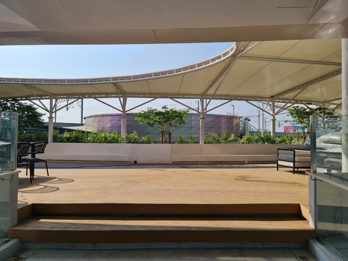 For RentOfficeVipawadee, Don Mueang, Lak Si : Line: @zimple_asset  Fully furnished office space for rent featuring modern-style decor and fully equipped with essential office furniture for immediate use.