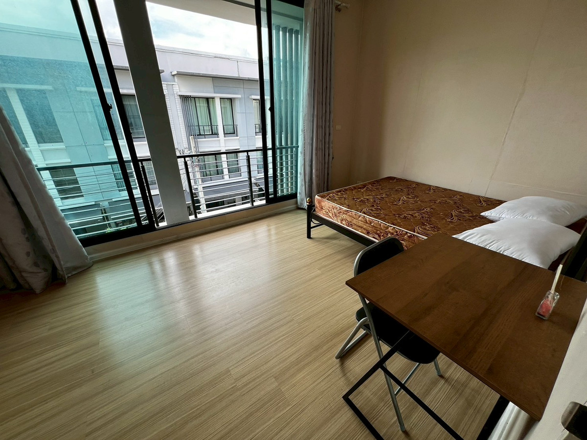 For RentTownhomeRattanathibet, Sanambinna : Townhome pets allowed, 3 floors, opposite Central Rattanathibet, 5 minutes walk to the BTS