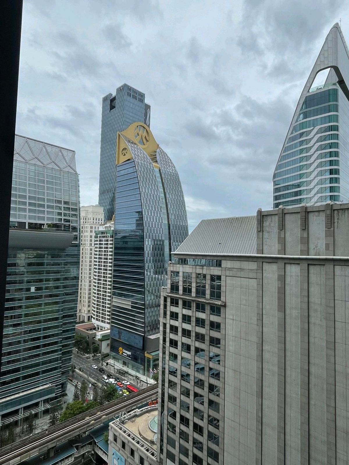 ให้เช่าคอนโดวิทยุ ชิดลม หลังสวน : For rent Noble Ploenchit 1bed 40k contact 065-664-1496 (Emmy)