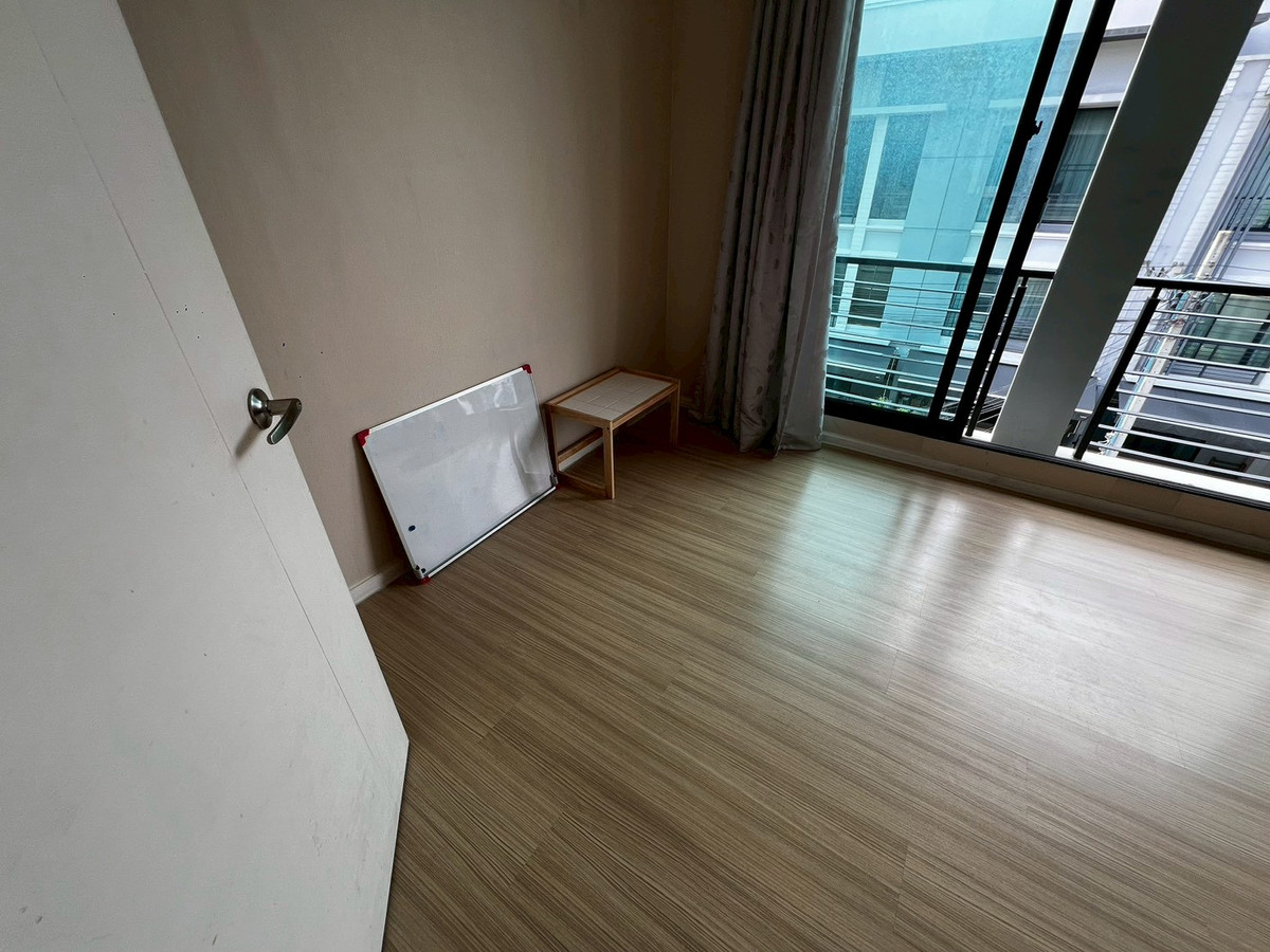 For RentTownhomeRattanathibet, Sanambinna : Townhome pets allowed, 3 floors, opposite Central Rattanathibet, 5 minutes walk to the BTS