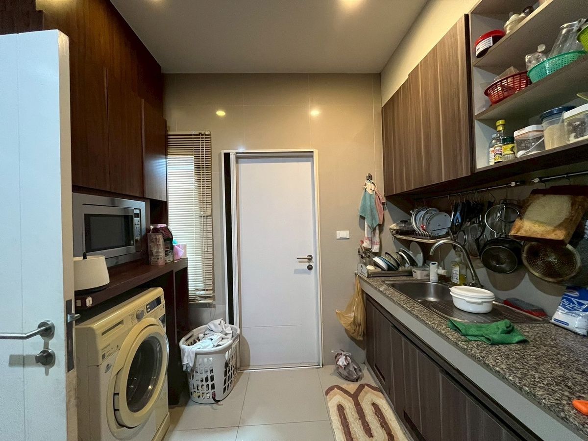 For SaleHousePathum Thani,Rangsit, Thammasat : 📌 Luxury Large Single House for Sale in Burasiri Rangsit, Corner Plot, 90 sq.wah (360 sqm), 4 Bedrooms, 5 Bathrooms, 1 Maid’s Room. Special Price: Only 10.5 Million Baht! (from original 11.7 MB)