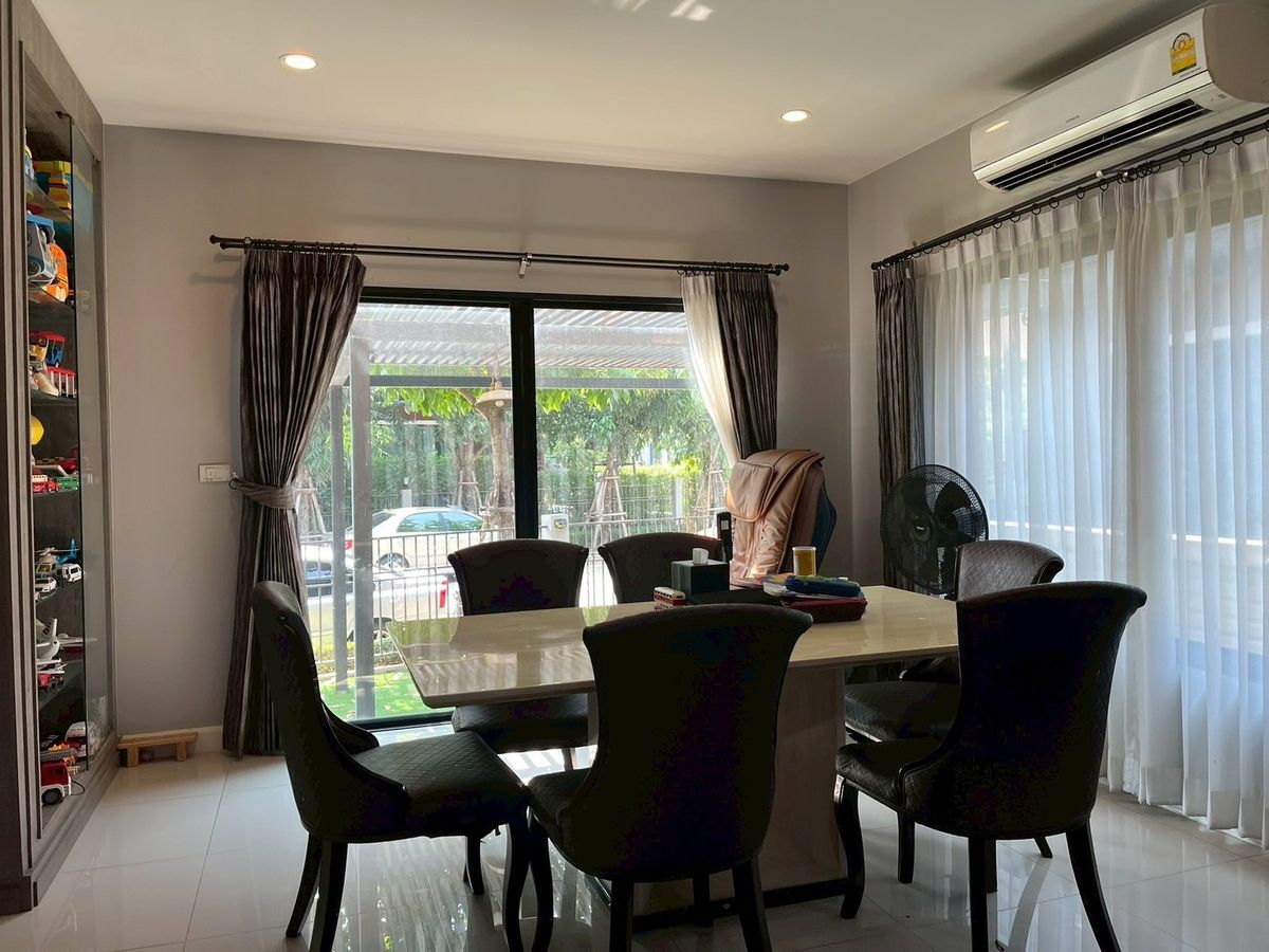 For SaleHousePathum Thani,Rangsit, Thammasat : 📌 Luxury Large Single House for Sale in Burasiri Rangsit, Corner Plot, 90 sq.wah (360 sqm), 4 Bedrooms, 5 Bathrooms, 1 Maid’s Room. Special Price: Only 10.5 Million Baht! (from original 11.7 MB)