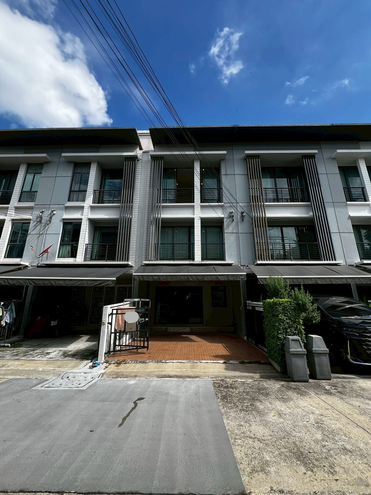 For RentTownhomeRattanathibet, Sanambinna : Townhome pets allowed, 3 floors, opposite Central Rattanathibet, 5 minutes walk to the BTS